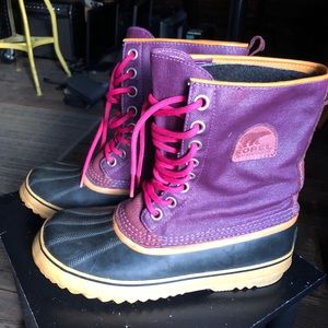 Sorel women’s size 9 duck boots purple waterproof winter camping outdoor
